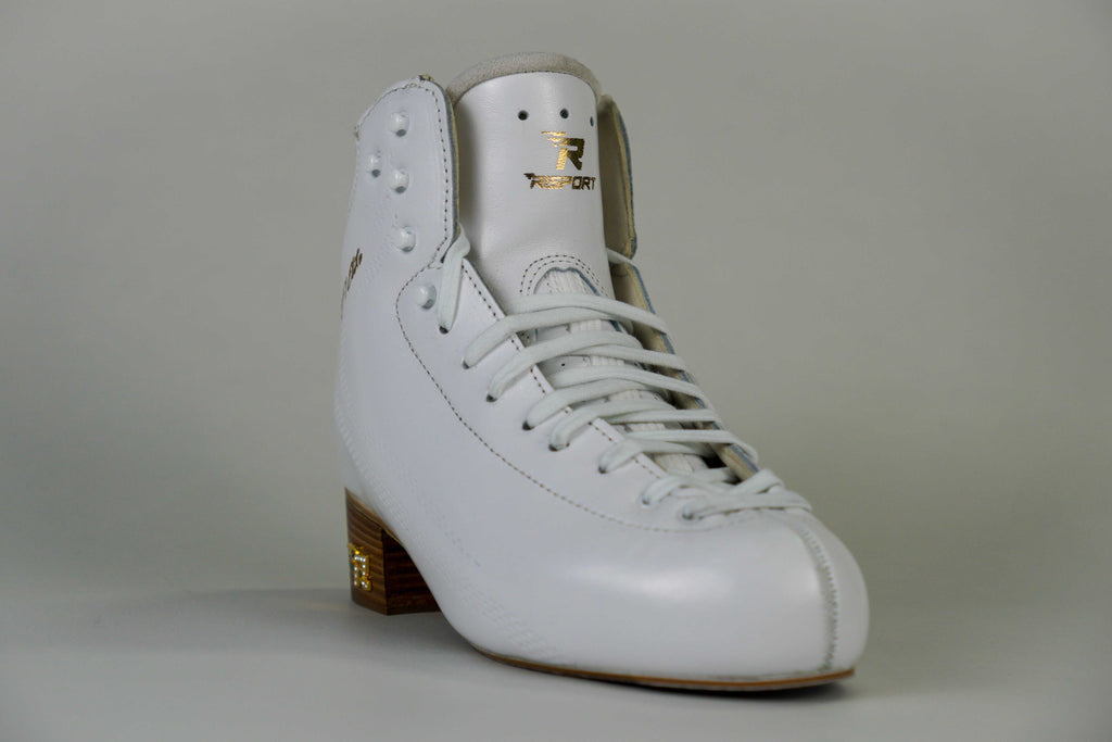 Front/side view of Risport figure skate boot, model RF1Elite – House of Skates
Vue de face/latérale de botte de patin artistique Risport, modèle RF1Elite – Maison du Patin