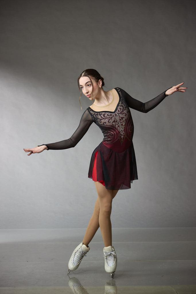 Black and red figure skating dress for women, embellished with crystals, model Royal Princess, pose front view – EliteXpression
Robe de patinage artistique noire et rouge pour femmes, ornée de cristaux, modèle Royal Princess (Princesse Royale), pose vue de face – EliteXpression
D329-BK