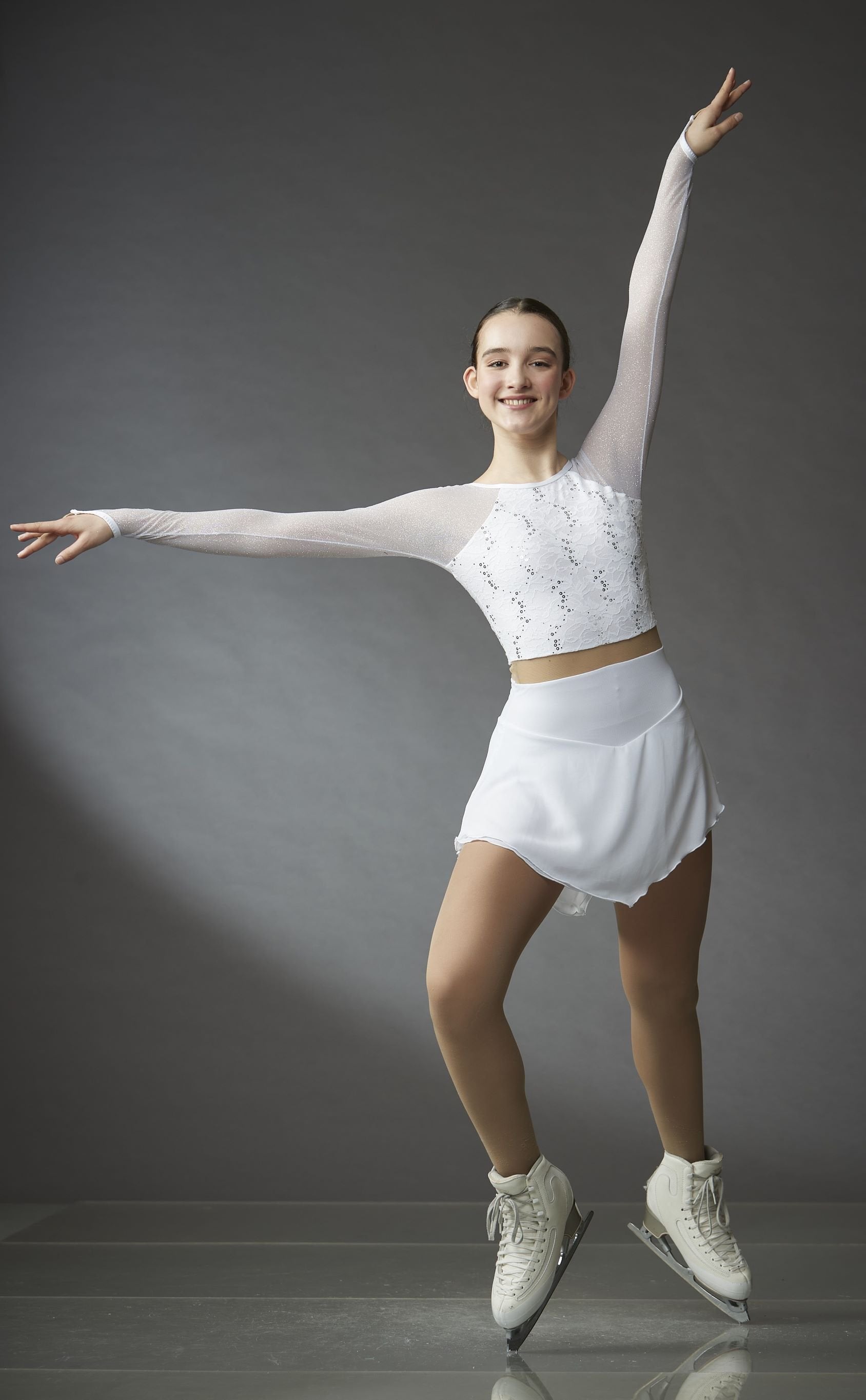 white lace figure skating dress Crop Top with Mesh – Maison du patin : Magasin spécialisé en patinage artistique all_gifts Azazie, Gladiola, Clotille New creating an illusion of SIZE:40/30
