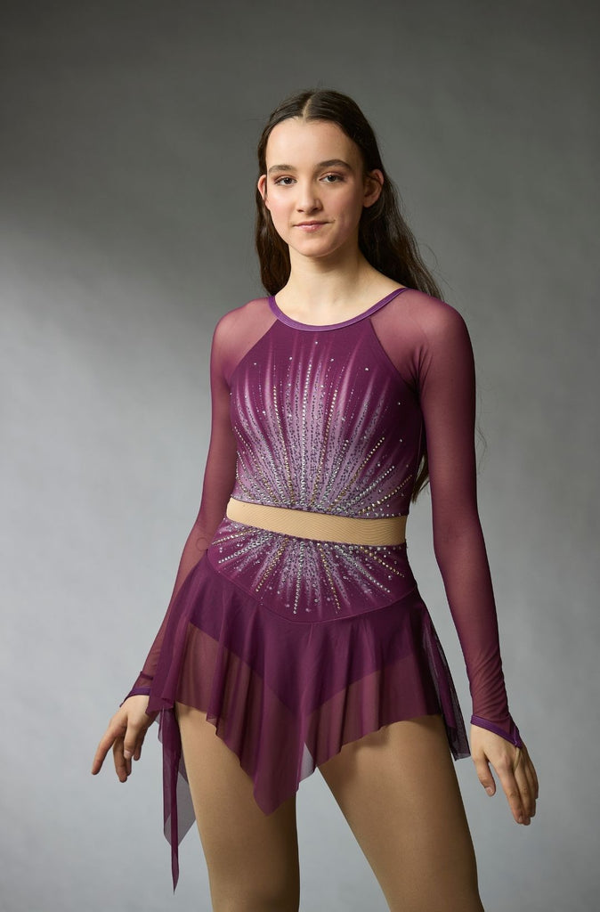 Burgundy figure skating dress for women and girls embellished with crystals, model Lucie, front view – EliteXpression
Robe de patinage artistique bourgogne pour femmes et filles, ornée de cristaux, modèle Lucie, vue de face – EliteXpression
D470-LUCIEBUR