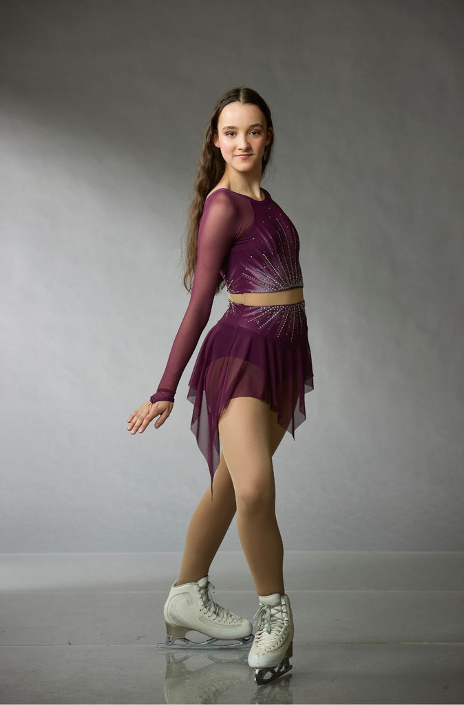 Burgundy figure skating dress for women and girls embellished with crystals, model Lucie, pose front view – EliteXpression
Robe de patinage artistique bourgogne pour femmes et filles, ornée de cristaux, modèle Lucie, pose vue de face – EliteXpression
D470-LUCIEBUR
