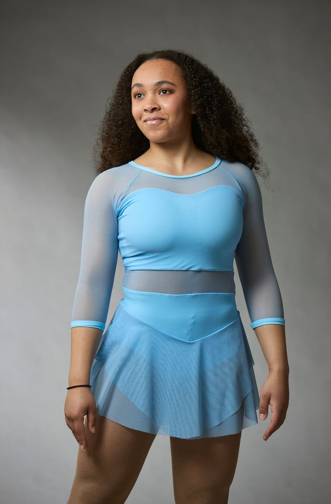 Light blue mesh figure skating dress for women and girls, model Emma, front view – EliteXpression
Robe de patinage artistique bleue pâle en mesh, pour femmes et filles, modèle Emma, vue de face – EliteXpression
D513-BLUE