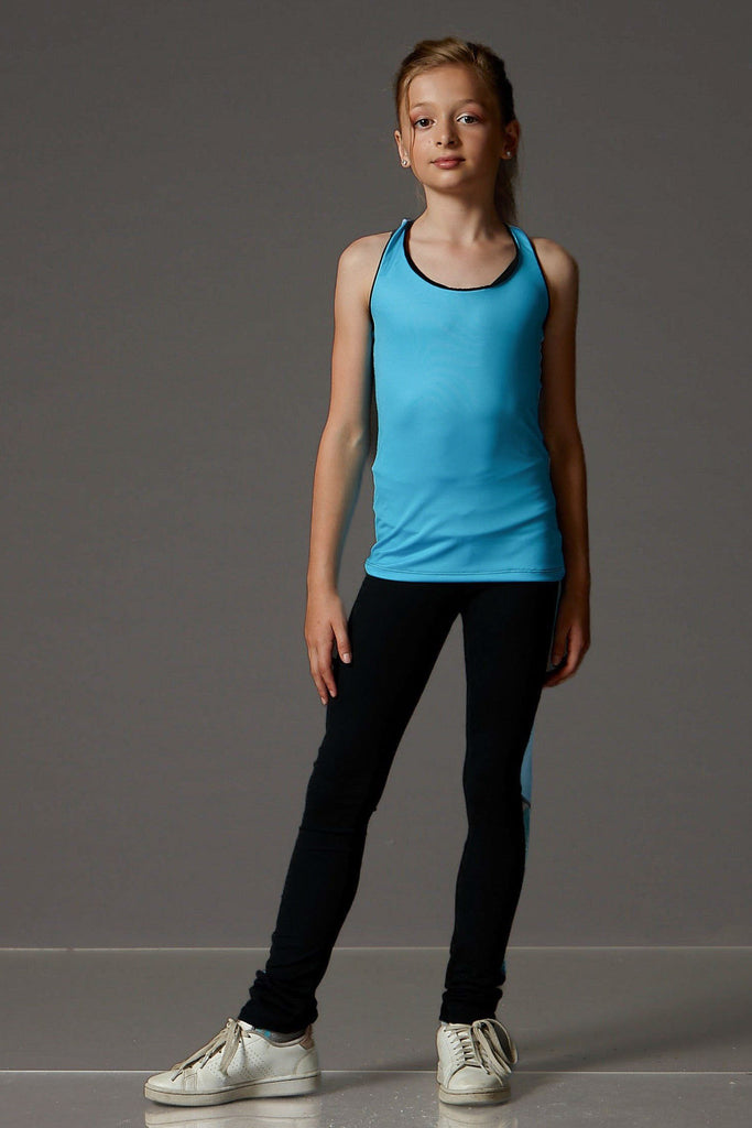 Training tank top featuring a solid turquoise front and marbled turquoise back, front view – EliteXpression
Débardeur d'entraînement avec le devant en turquoise uni et le dos en turquoise marbré, vue de face – EliteXpression
T002-TUR